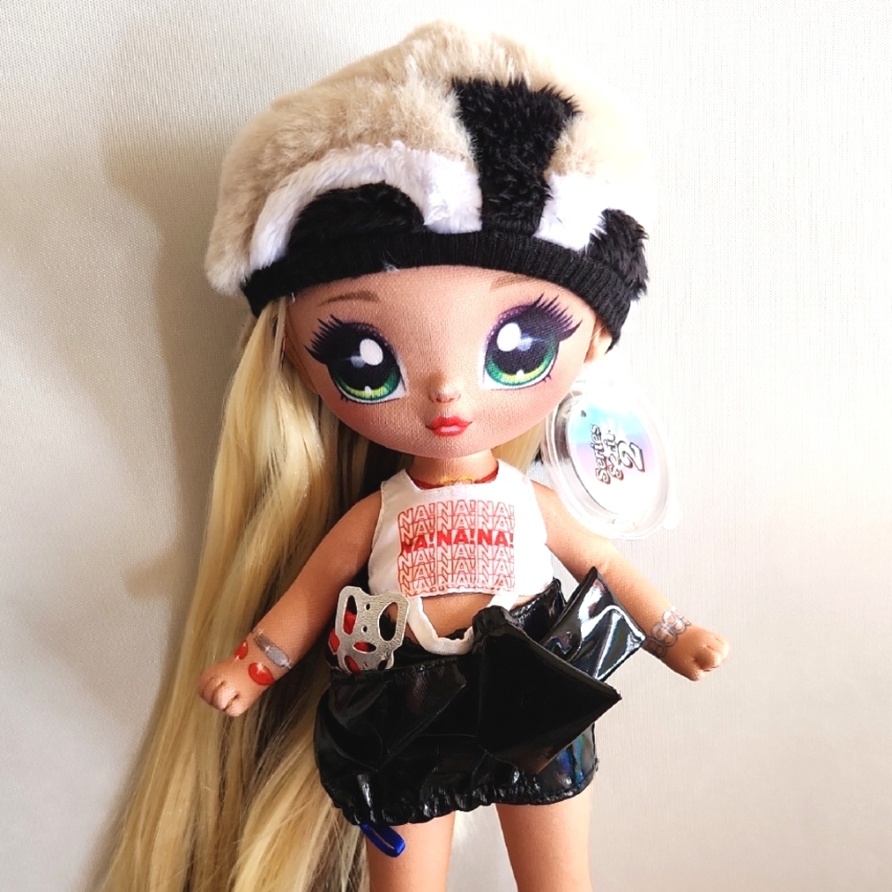 Na! Na! Na! Surprise Teen Doll Gretchen Stripes
